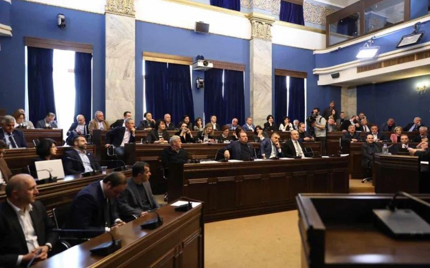 Gürcüstan parlamentinin komitəsi prezidentin Xarici agentlər haqqında qanuna vetosunun ləğvini təsdiqləyib