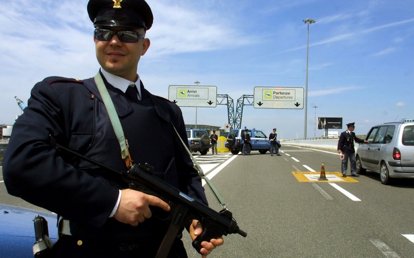 ​В Италии арестована группа иностранцев, занимавшихся нелегальной перевозкой людей