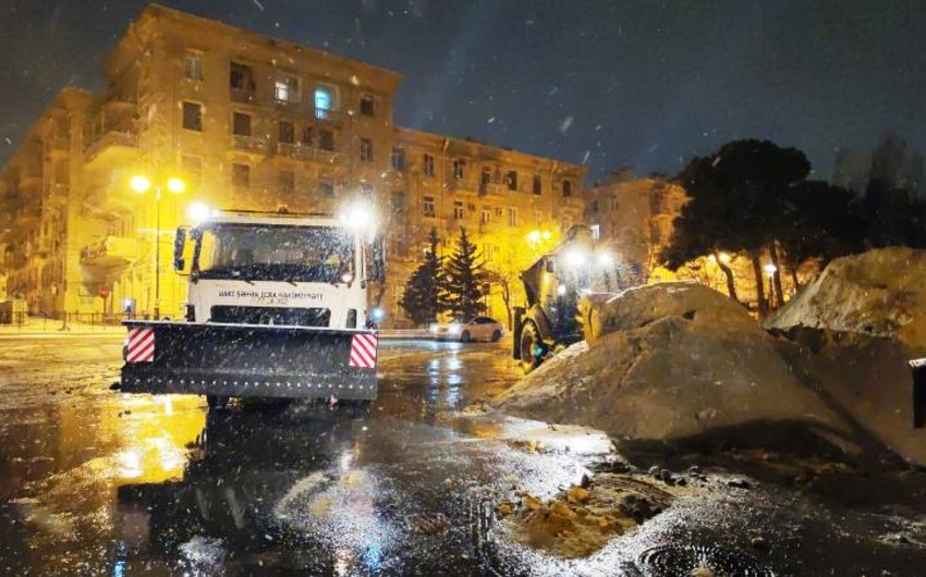 Qarlı hava şəraiti ilə əlaqədar Bakıda kommunal strukturlar gücləndirilmiş rejimə keçib