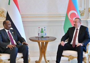 Лидер Судана поздравил президента Ильхама Алиева