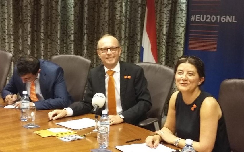 Министр экономики Нидерландов посетит Азербайджан