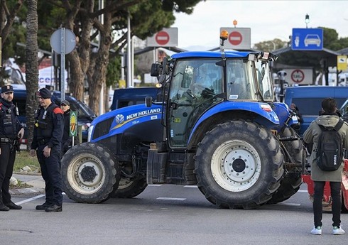 В Мадриде фермеры организовали протест на тракторах 