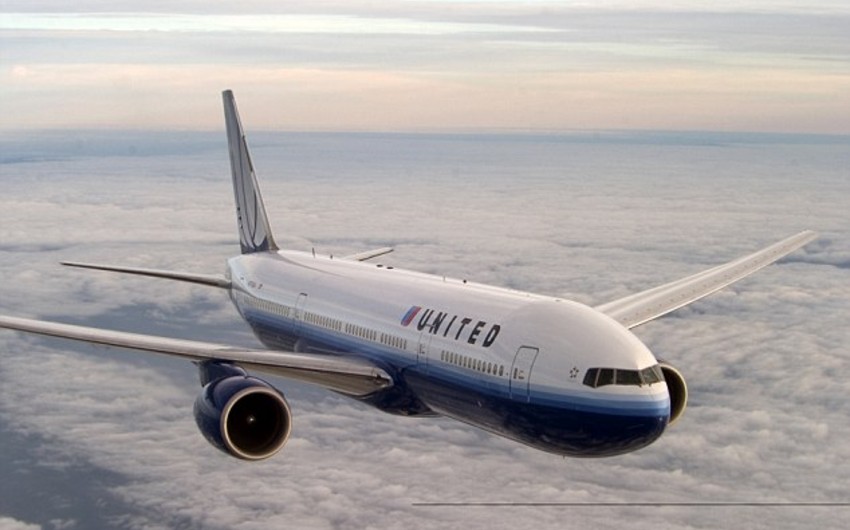 В результате жесткой посадки самолета United Airlines пострадали 16 человек