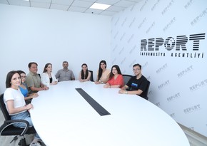 Well-known art journalist meets with students of Report Media School