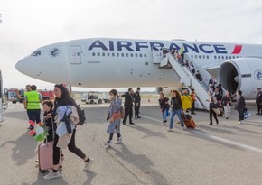 Самолет авиакомпании Air France совершил аварийную посадку в бакинском аэропорту