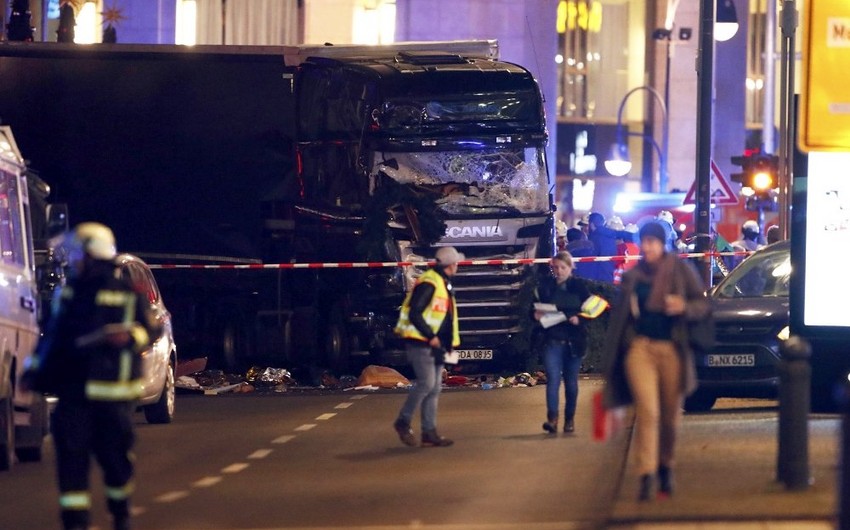 Число жертв трагедии в Берлине возросло до 12 - ВИДЕО