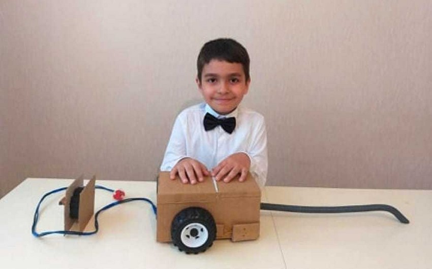 Azerbaijani schoolboy makes vacuum cleaner model