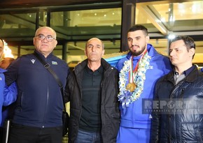 Сборная Азербайджана по тяжелой атлетике вернулась на Родину