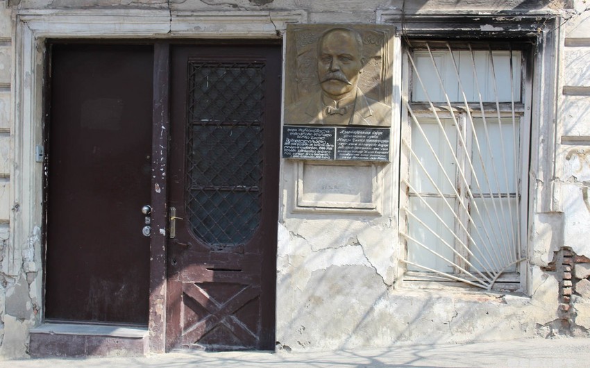 Cəlil Məmmədquluzadənin Tbilisidəki ev muzeyi: bina uçub dağılır, eksponatlar yoxa çıxıb - REPORTAJ