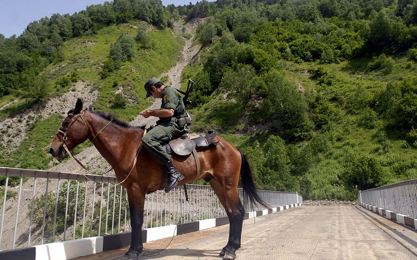 ​Армянские пограничники освободили незаконно пересекших границу азербайджанцев