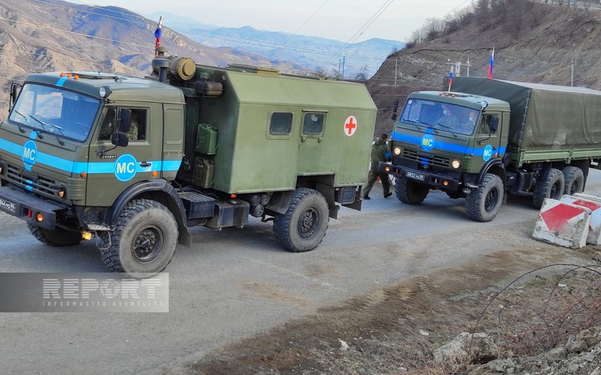 2 vehicles of Russian peacekeepers move freely on Khankandi-Lachin road