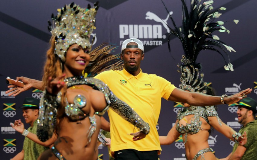 Useyn Bolt olimpiadada mətbuat konfransından sonra samba oynayıb - VİDEO