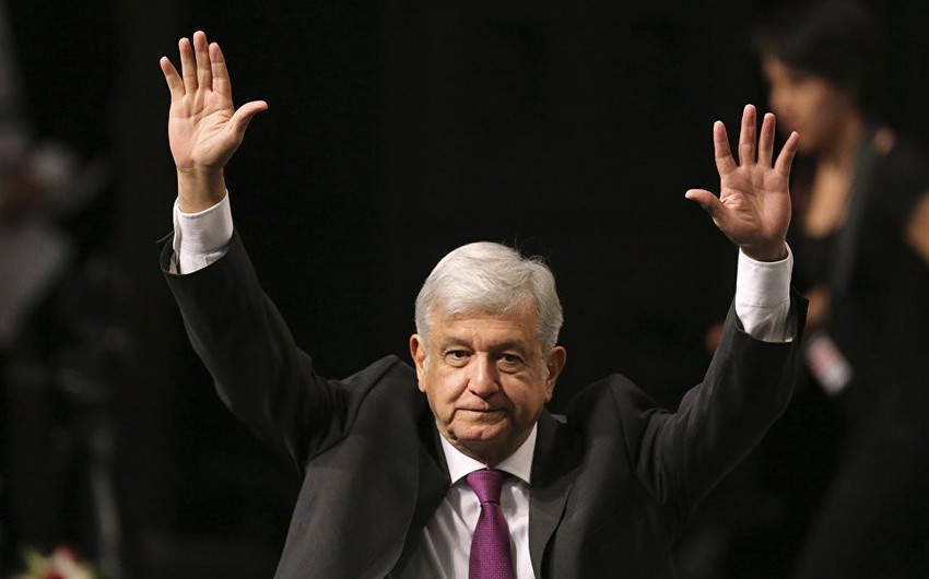 Избранный президент Мексики не смог вылететь вовремя обычным рейсом