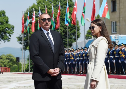Милли Меджлис поздравил Ильхама Алиева и Мехрибан Алиеву с праздником Новруз