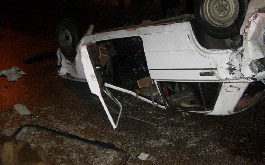 В Товузе перевернулся автомобиль, водитель сломал шею