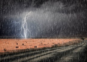 В Азербайджане наблюдались молнии, местами шли дожди 