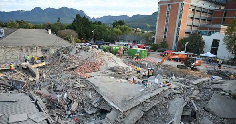 В ЮАР спасли человека, проведшего под завалами рухнувшего здания более 100 часов