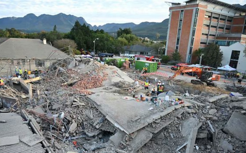 В ЮАР спасли человека, проведшего под завалами рухнувшего здания более 100 часов