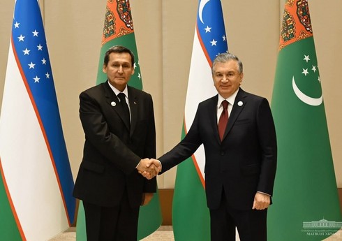 Президент Узбекистана наградил главу МИД Туркменистана орденом "Дружбы"