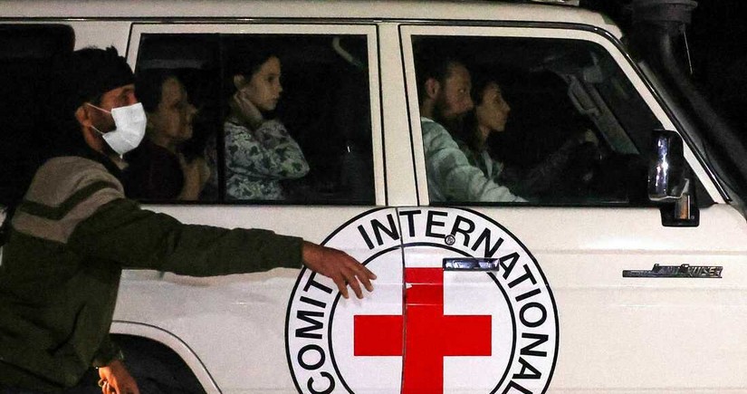 ICRC: Hamas is holding hostages on front line