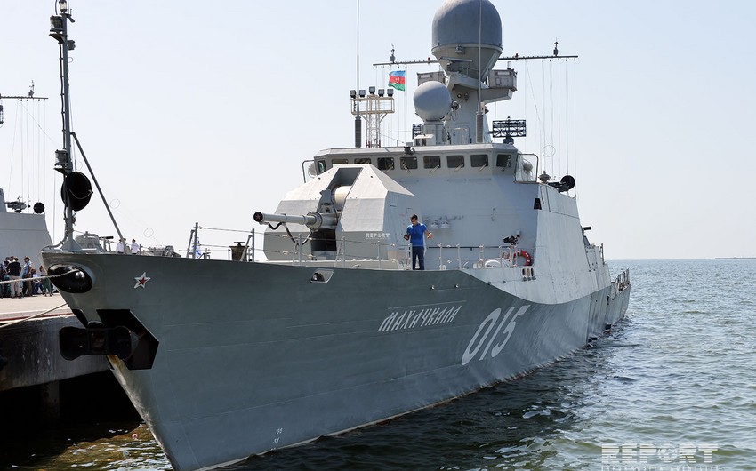 Побывавшие в Баку российские военные корабли вернулись в Астрахань