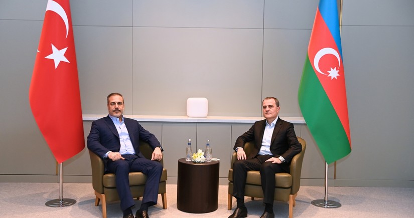 Глава МИД Азербайджана обсудил с турецким коллегой региональные вопросы
