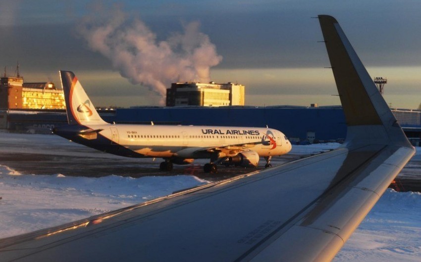 Шесть человек пострадали при падении с трапа в аэропорту Барнаула