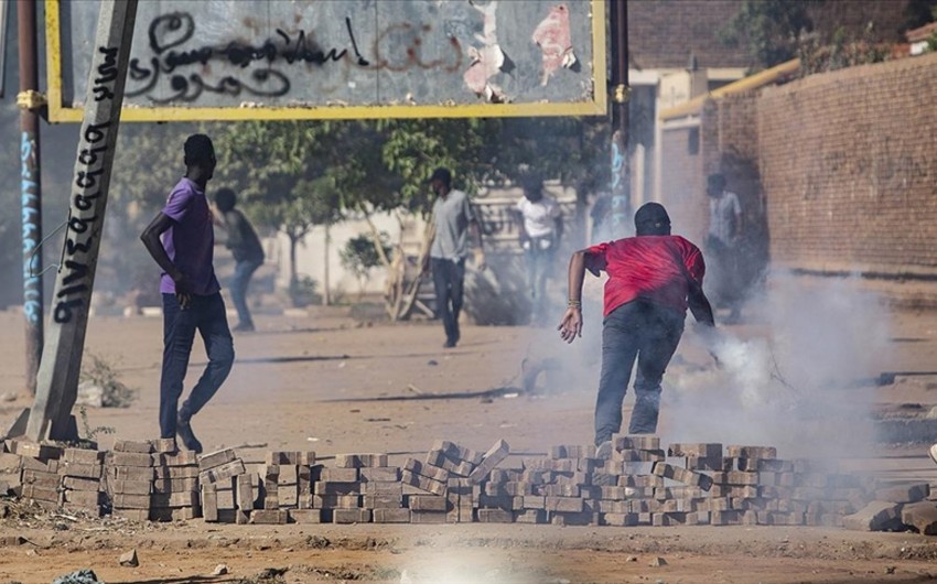 Число погибших на протестах в Судане достигло 42 человек