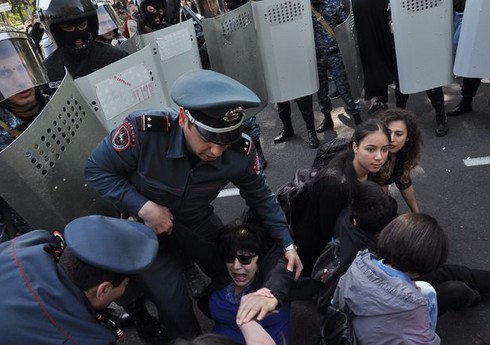 По делу о беспорядках у резиденции премьера Армении арестовали 10 человек