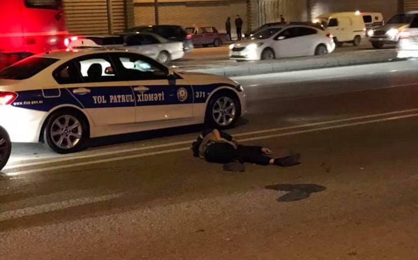 В Баку автомобиль насмерть сбил человека