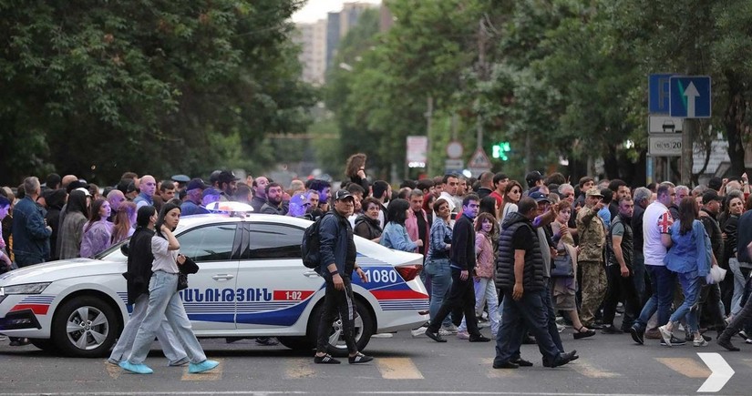 Police detain 53 people during morning protests in Yerevan