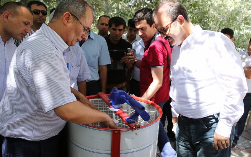TİKA передала азербайджанским пчеловодам 35 аппаратов по сбору меда