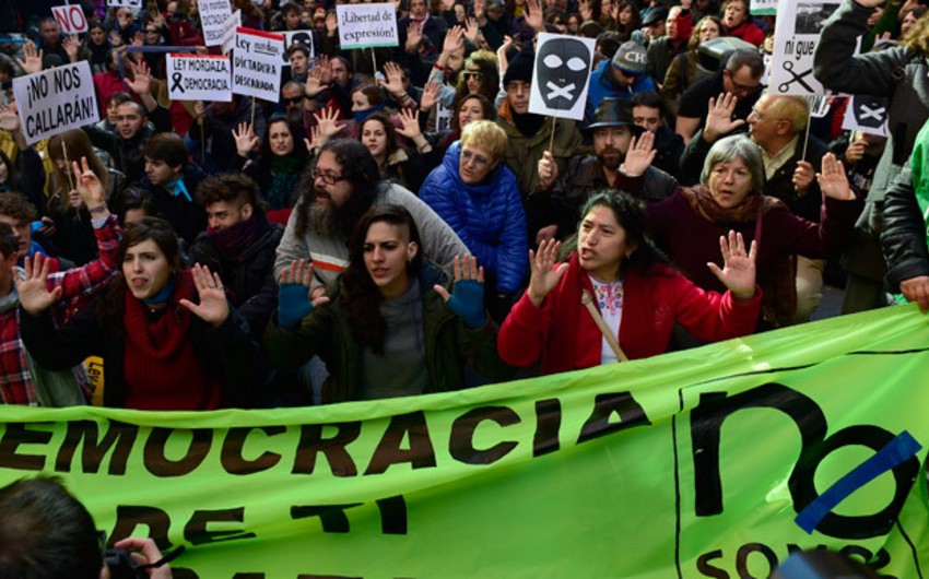 Rallies staged in over 30 Spanish cities against tough new anti-protest law