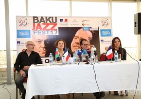 Famous French accordionist arrives in Baku