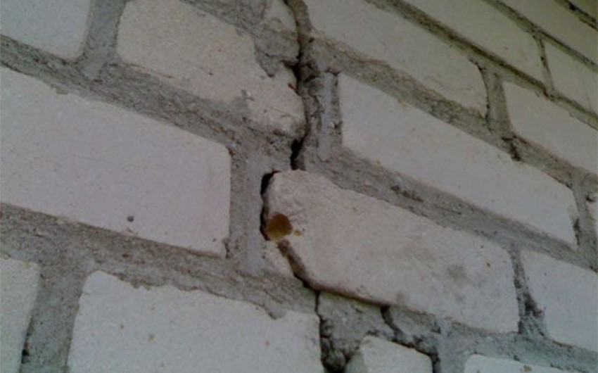 Во время землетрясения в Имишли в некоторых домах образовались трещины - ОБНОВЛЕНО