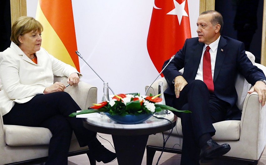 Эрдоган и Меркель обсудили по телефону ситуацию в Ливии