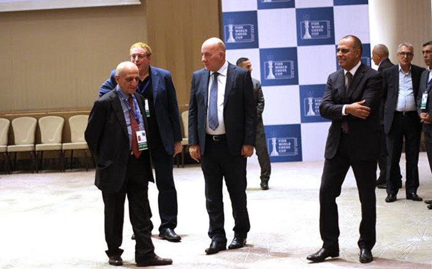 ​Эльман Рустамов поддержал участвующих в Кубке мира азербайджанских шахматистов