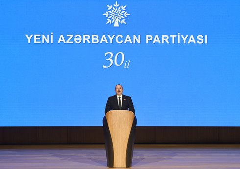 Азербайджанский лидер: Франция покровительствует Армении, они называют друг друга сестрами