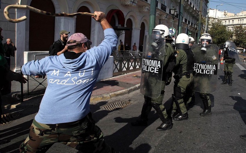В Греции против протестующих фермеров применили слезоточивый газ