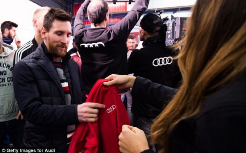 Audi Barselonanın futbolçularına avtomobillər bağışlayıb