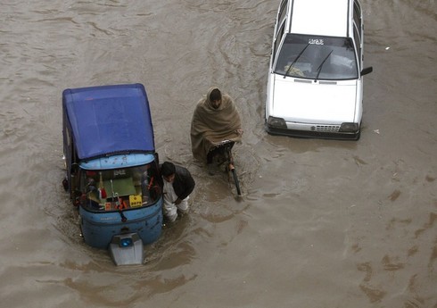 Жертвами проливных дождей в Пакистане стали 290 человек