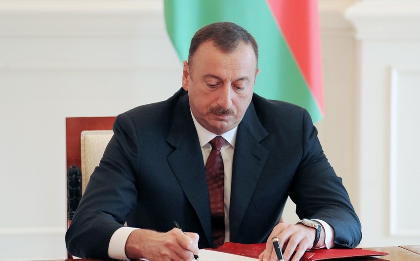 President Ilham Aliyev signed 263 laws, 285 decrees and 693 orders in 2015