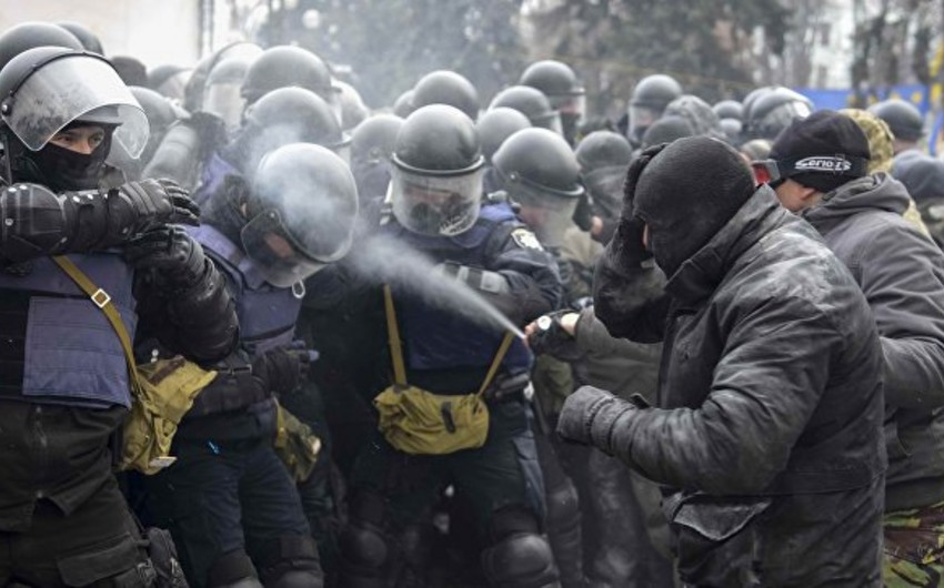 Clash takes place between protesters and police in Kyiv