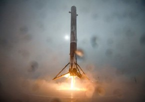 Первая ступень ракеты-носителя Falcon 9 опрокинулась при посадке на морскую платформу