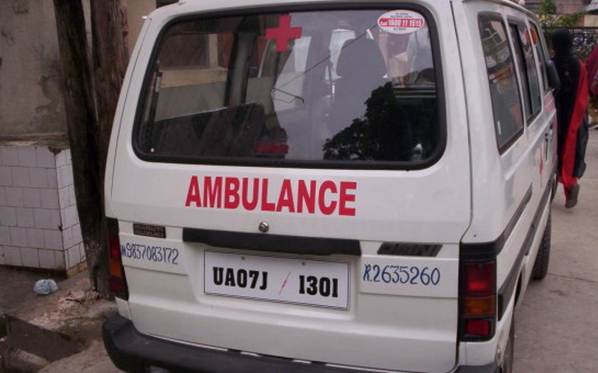 Провод ЛЭП упал на свадебный автобус в Индии, погибли 25 человек