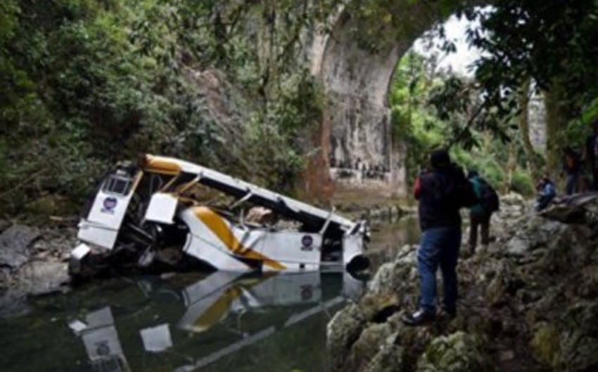 ​Əfqanıstanda sərnişin avtobusunun çaya düşməsi nəticəsində 11 nəfər ölüb