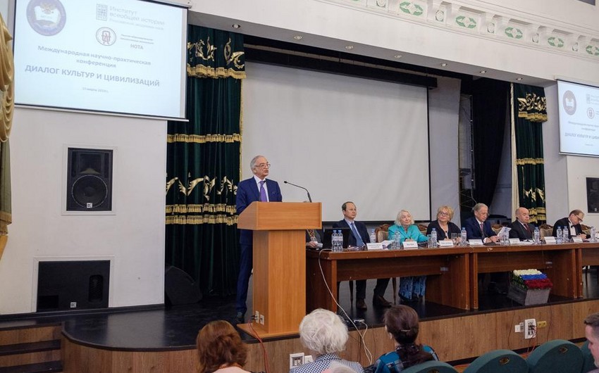 Polad Bülbüloğlu Moskvada beynəlxalq konfransda iştirak edib