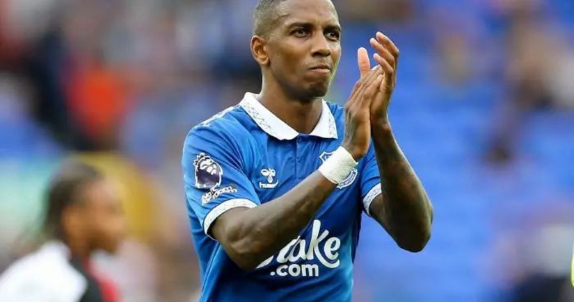 Everton sign one-year contract extension with Ashley Young