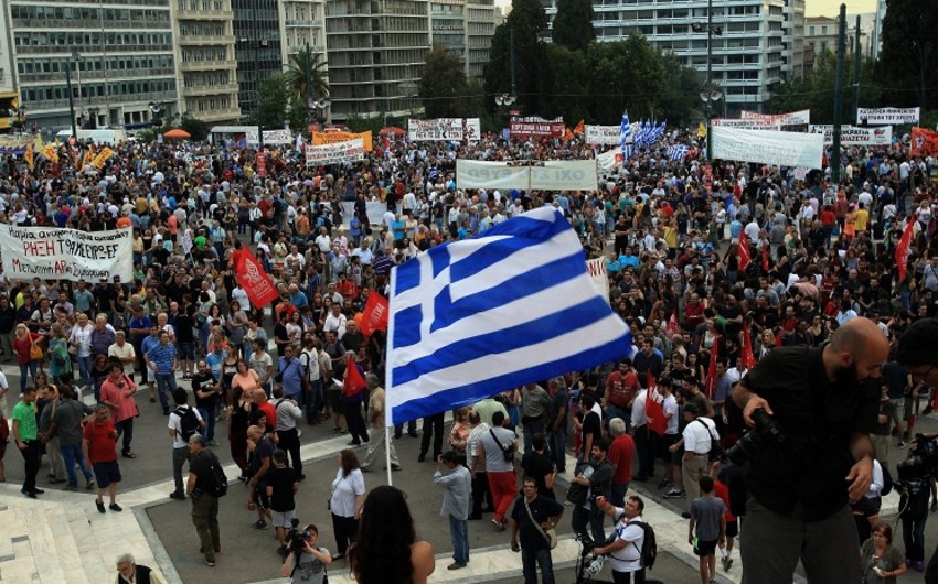​Тысячи митингующих в Афинах протестовали против программы мер жесткой экономии