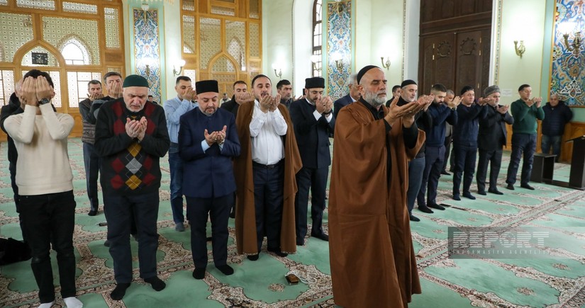 Prayers read in Azerbaijani mosques for plane crash victims